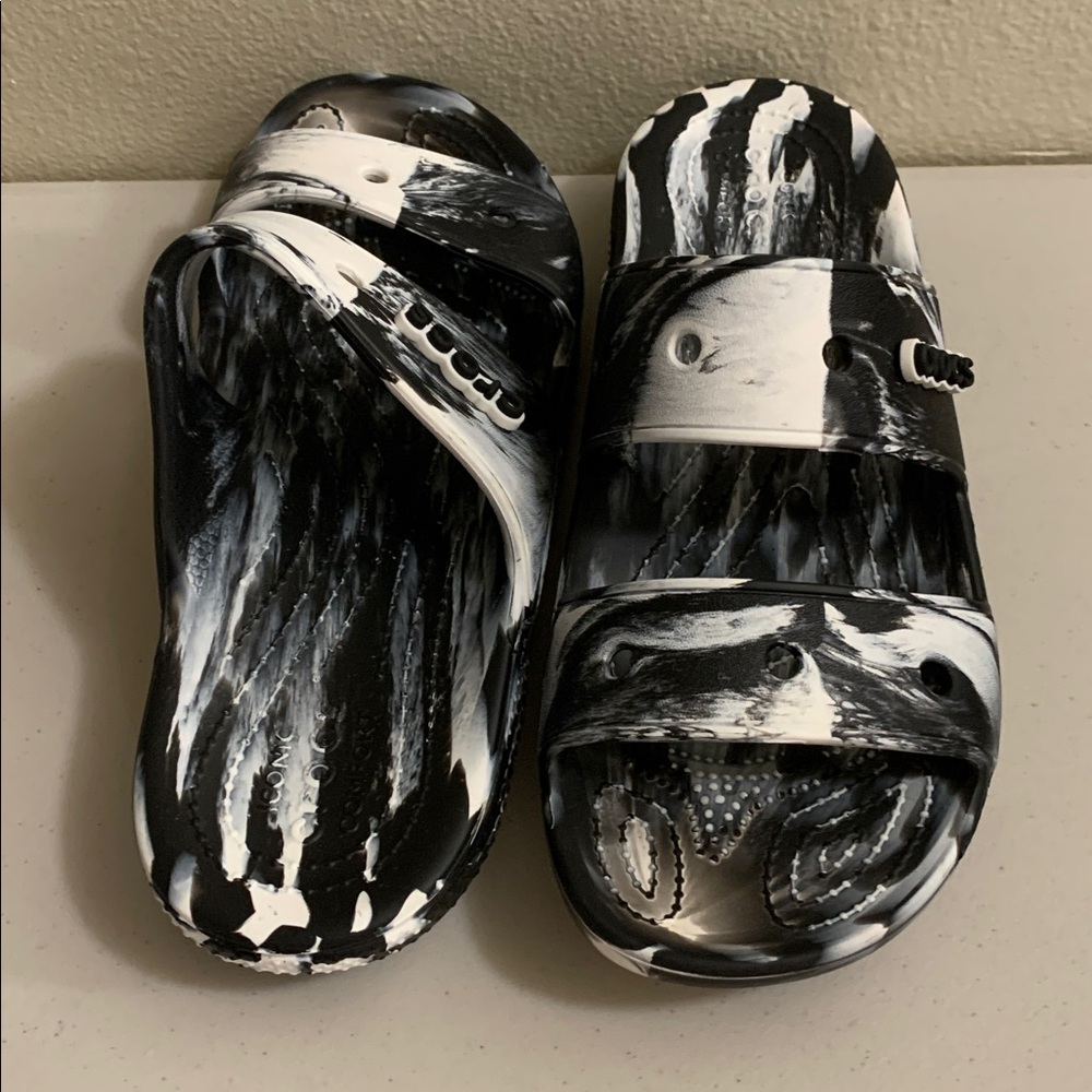 CROCS Classic Marbled Two Strap Slides Sandals Black White Women’s 11 Beach - Picture 2 of 11